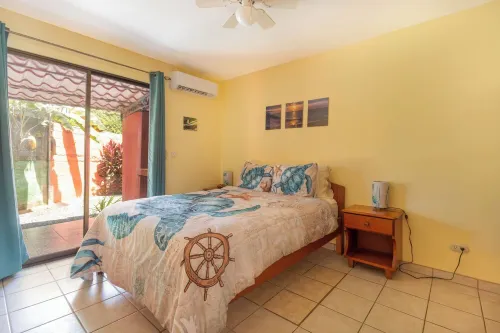 Las Palmas Oasis: One Bedroom w/ Loft, NEW Kitchen!