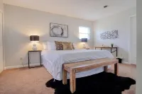 Lovely 2-Bedroom Home Located Close To It All