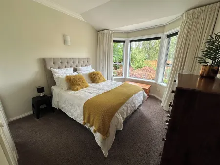 Hidden Gem - Bed & Breakfast Отели в г. Аппер Хатт