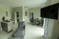 "The Oasis" PH 1 BR with AC, WiFi, complimentary Netflix & 24/7 security.