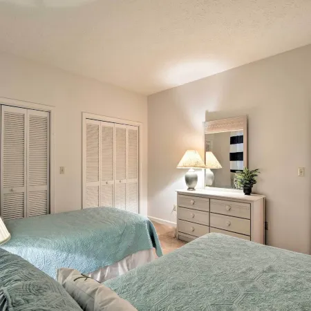 Condo on Lake Keowee w/ Resort Amenities & Pool!