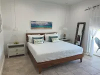 Ocean Pearl Bimini Bay Entire Condo Close to Pool with an optional golf cart のホテル