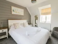 Coastal Cottage Hotels near Filey Bird Garden and Animal Park