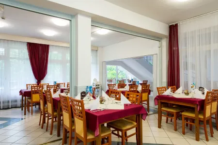 Hotel Forrás Zalakaros Отели в г. Залакарош