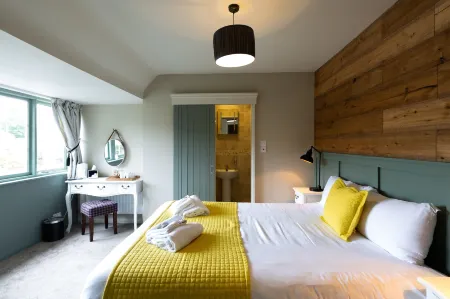 The Poacher Inn Отели в г. Хук