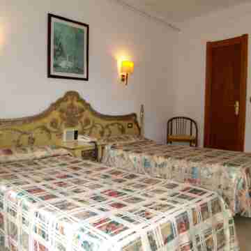 Hotel Hostal del Sol Rooms