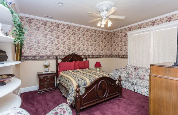 威士忌洛頂層房酒店