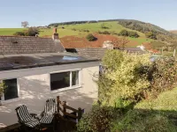 Golygfa Bryn Hotel a Llantrisant