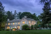 Devonfield Inn Hotels in Lee