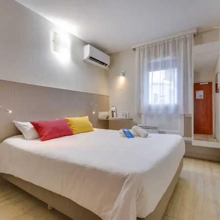 Brit Hotel Lille Centre Отели рядом с достопримечательностью «Музей госпиталя Графини»