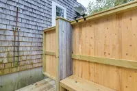 1 Mi to Sand! Mid-Cape Chatham w/ Furnished Deck - 4성급