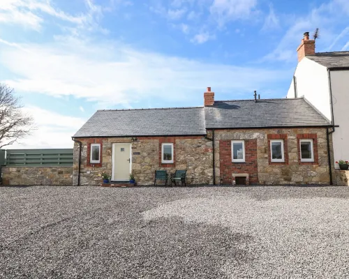 Pip's Barn Hotels in Llanfair-Mathafarn-Eithaf