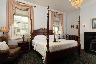 Carlisle House Bed and Breakfast Hotel dekat St Patrick Catholic Church
