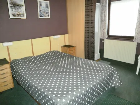 Hôtel de Liège Отели в г. Champlon