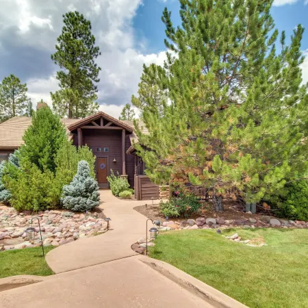 Spacious Torreon Cabin w/ Deck & Gas Grill!