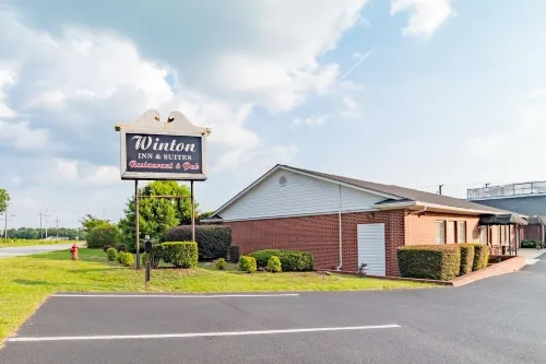 Winton Inn & Suites