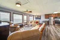 BBQ Ready Lakefront Retreat in Watertown - 2-stjärniga