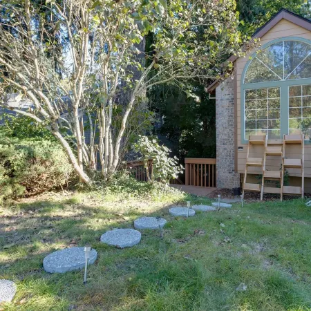 Oregon Jade Lodging- Spacious 2 Bedrooms, Ev Charger, Quite by Stream