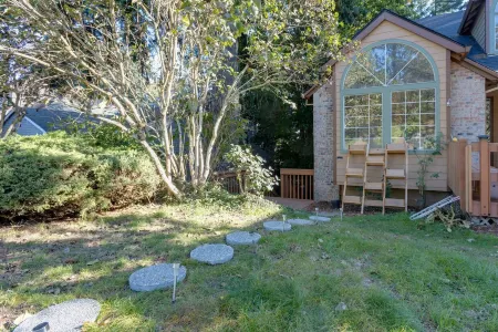 Oregon Jade Lodging- Spacious 2 Bedrooms, Ev Charger, Quite by Stream Отели в г. Канби