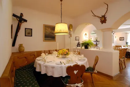 Hotel Gasthof Moosleitner Отели рядом с достопримечательностью «Lokwelt Freilassing»