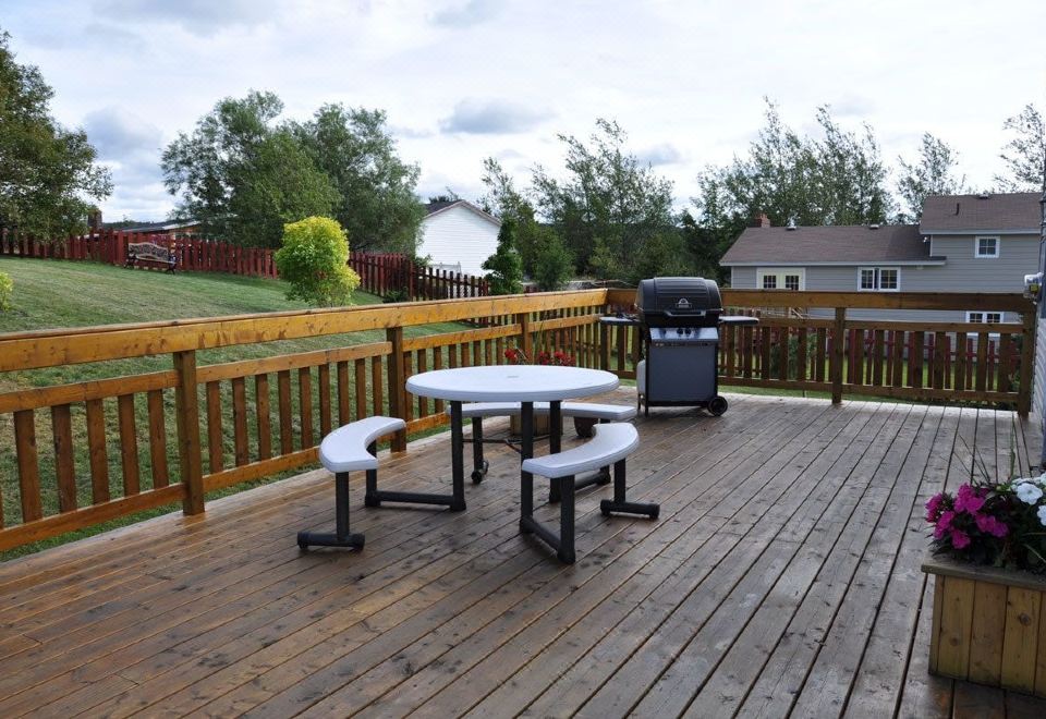 커머퍼즈 오션 뷰 스위트의 넓은 거실과 주방 시설