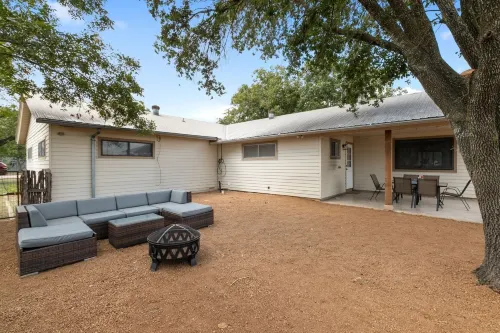 Altes Eckert Stolz 3 Bedroom Home by RedAwning Hotels in Stonewall