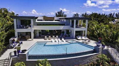 Outdoor Swimming Pool Bella Luna Photo