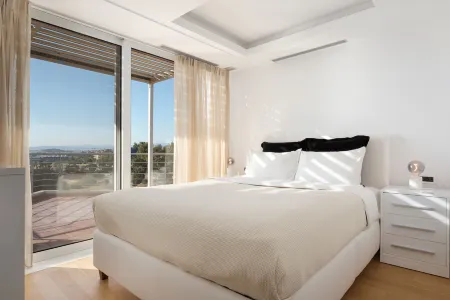 Ellinikon 360 Roof Top Отели в г. Глифада