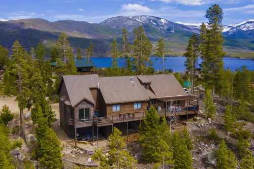 Moose Ridge Cabin 5卧室小木屋由RedAwning提供