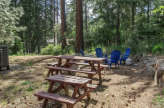 Just Plain Getaway 3 Bedroom Home by NW Comfy Cabins by RedAwning