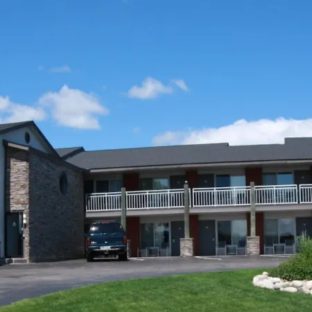 Budget Host Inn & Suites