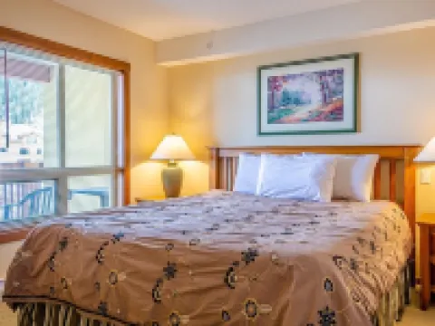 Fireside Lodge #413 by Bear Country Hotels in Sun Peaks