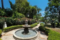 El Encanto Inn & Suites