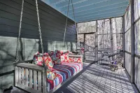 Cozy & Quiet Studio w/ Porch, Near Scenic Railway! - 3 stjerner