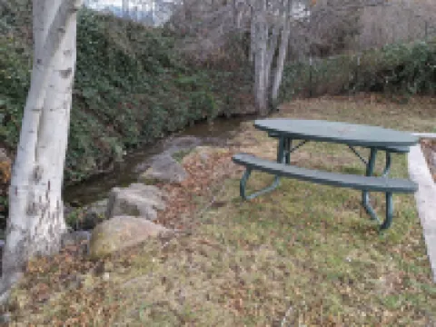 Hi-Lo Motel, Cafe and RV Park Hoteles en Weed