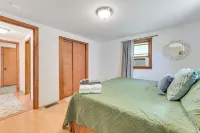 Hike, Ski & Ice Fish! Cozy Bungalow in Cedar - 3-Star