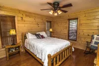 Location location!!!!Beautiful Log Cabin Retreat in the Aska Adventure Area.