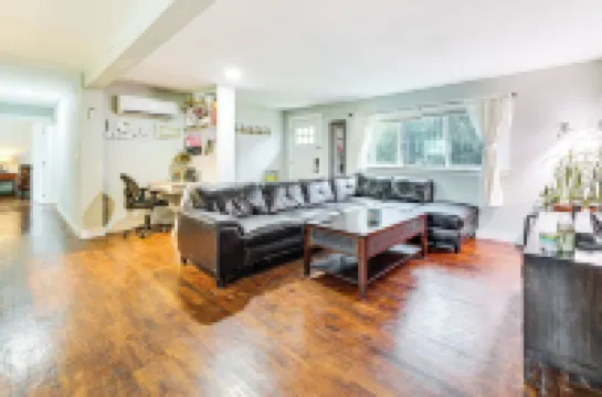 14 Mi to Dtwn Seattle Sleek Home with Large Yard