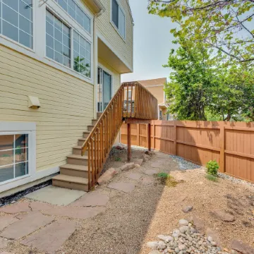 13 Mi to Dtwn Denver: Arvada Townhome w/ Deck