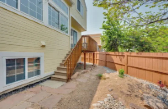 13 マイル トゥ ダウンタウン デンバー: アーバダ タウンホーム ウィズ デッキ