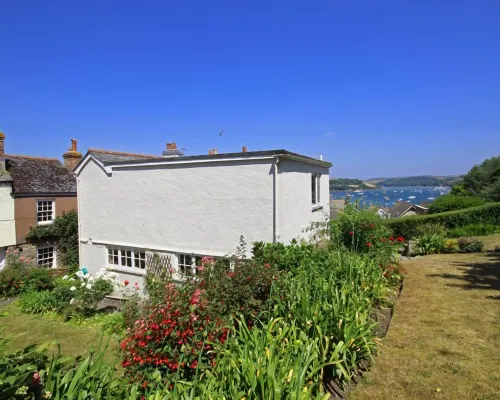 11 Robinsons Row Hotels in Salcombe
