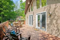 Game Room and Hot Tub - Stunning Mountain Escape