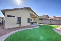 Sunlit Peoria Gem w/ Yard: Hike, Golf & Explore! - موقف سيارات