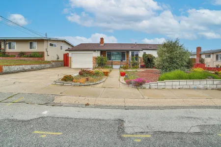 Seaside Vacation Rental w/ Patio Near Monterey Bay