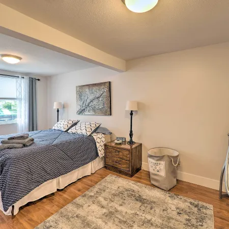 Cute Grand Haven Apartment Walk Downtown Streets!
