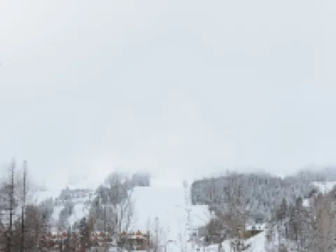 Private Hot Tub & Fireplace, Steps to Lift & Bike Trails, Short Drive to Golf. 金伯利酒店