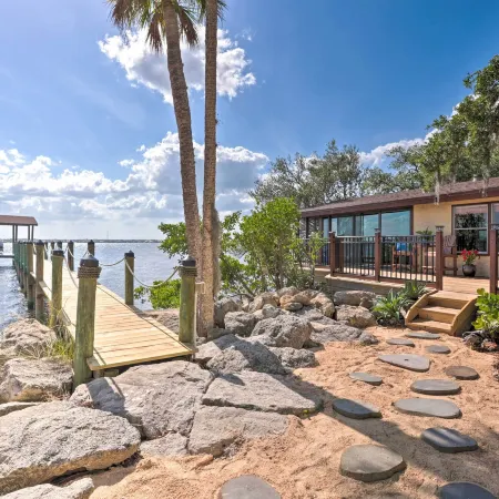 Riverfront Merritt Island Bungalow w/ Dock & Deck