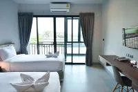 At Sleep - 駐車場