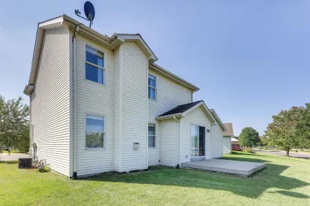 Game Day Ready Home w/ Yard: 4 Mi to Notre Dame