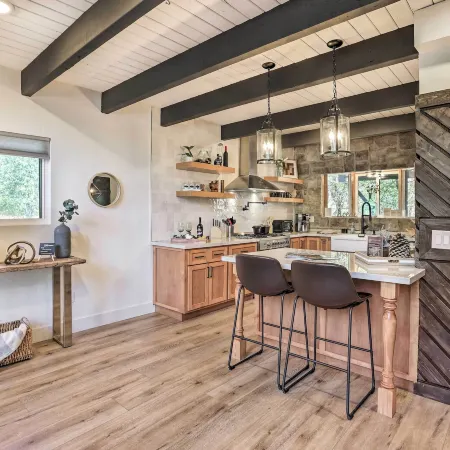 Luxe Timberland Villa w/ Lake Arrowhead Access!